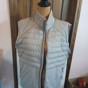 Lululemon Ladies Size L Gray Puffer Vest